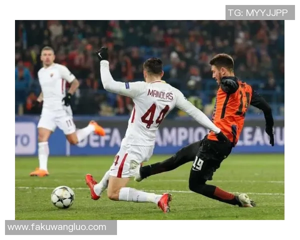 徐彬中场抢断展现出色防守能力助力球队逆转局势的精彩瞬间